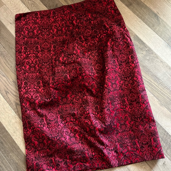 Gorgeous Worthington Skirt with Slit - Picture 2 of 7